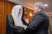 رئيس الحكومة الجزائرية يستقبل الأمين العام لرابطة العالم الإسلامي