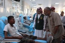 "سلمان للإغاثة" يسلم مكتب وزارة الصحة بحضرموت 145 طناً من المحاليل الوريدية