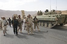 الجيش اليمني يحكم قبضته على آخر معاقل الميليشيا الحوثية بمديرية الملاجم بمحافظة البيضاء