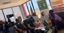 مركز الملك سلمان للإغاثة يسلم 100 طن من التمور إلى حكومة السنغال