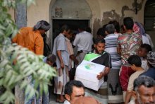 سلمان للإغاثة يواصل توزيع السلال الغذائية للاجئين اليمنيين في إقليم أبخ الجيبوتي 