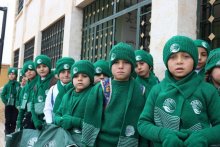 مركز الملك سلمان للإغاثة يوزع ملابس شتوية للطلاب السوريين في منطقة جبل سمعان بمحافظة حلب