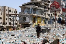 إصابة عشرة مدنيين بينهم أطفال في قصف لميليشيا الحوثي الإنقلابية لساحة عامة بتعز أثناء صلاة الجمعة