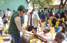 مركز الملك سلمان للإغاثة يوزع 2,500 سلة غذائية لمتضرري الفيضانات في الصومال