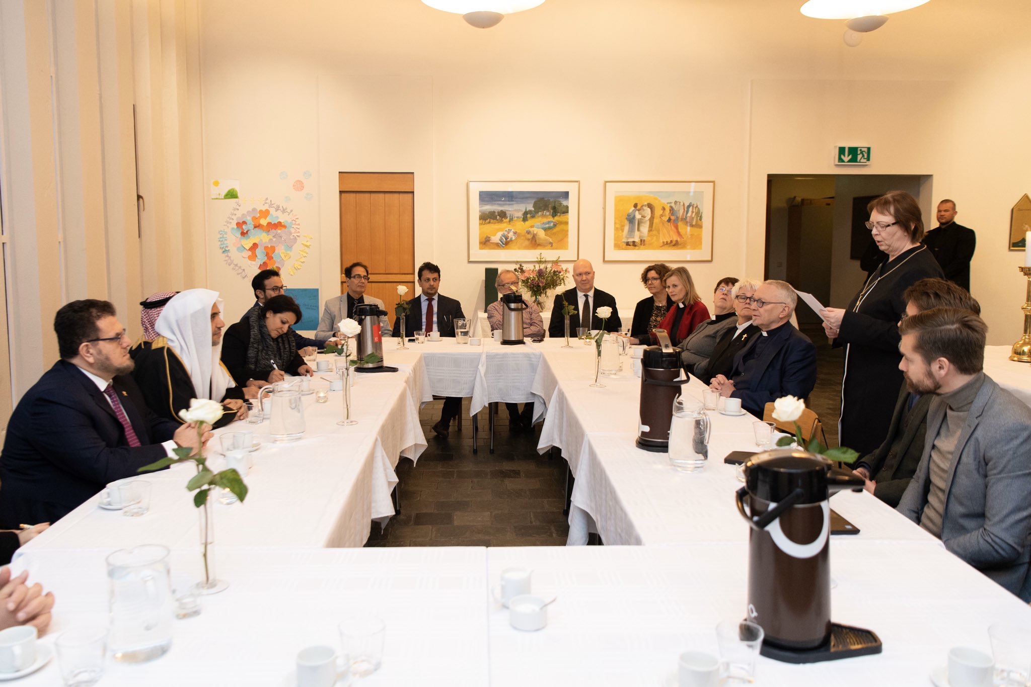 En  Islande le D.Mohammad Alissa a rencontré les responsables des différentes églises pour insister sur l’importance de l’entraide entre les adeptes des religions en se basant sur les dénominateurs communs, pour présenter la  Charte Mecque qui aide à la paix et la coexistence.