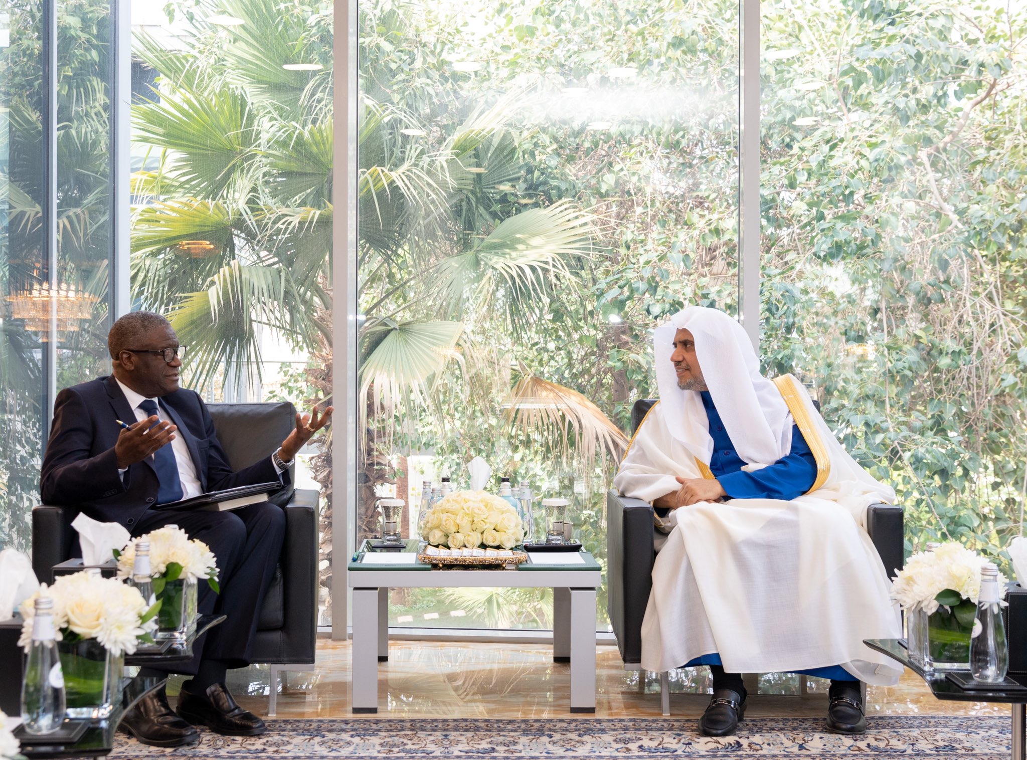 Sekjen LMD, Ketua Asosiasi Ulama Muslim, Dr.Mhmd Alissa menerimaa aktivis internasional & peraih Nobel Perdamaian, Dr.Denis Mukwege, di kantornya di Riyadh.
