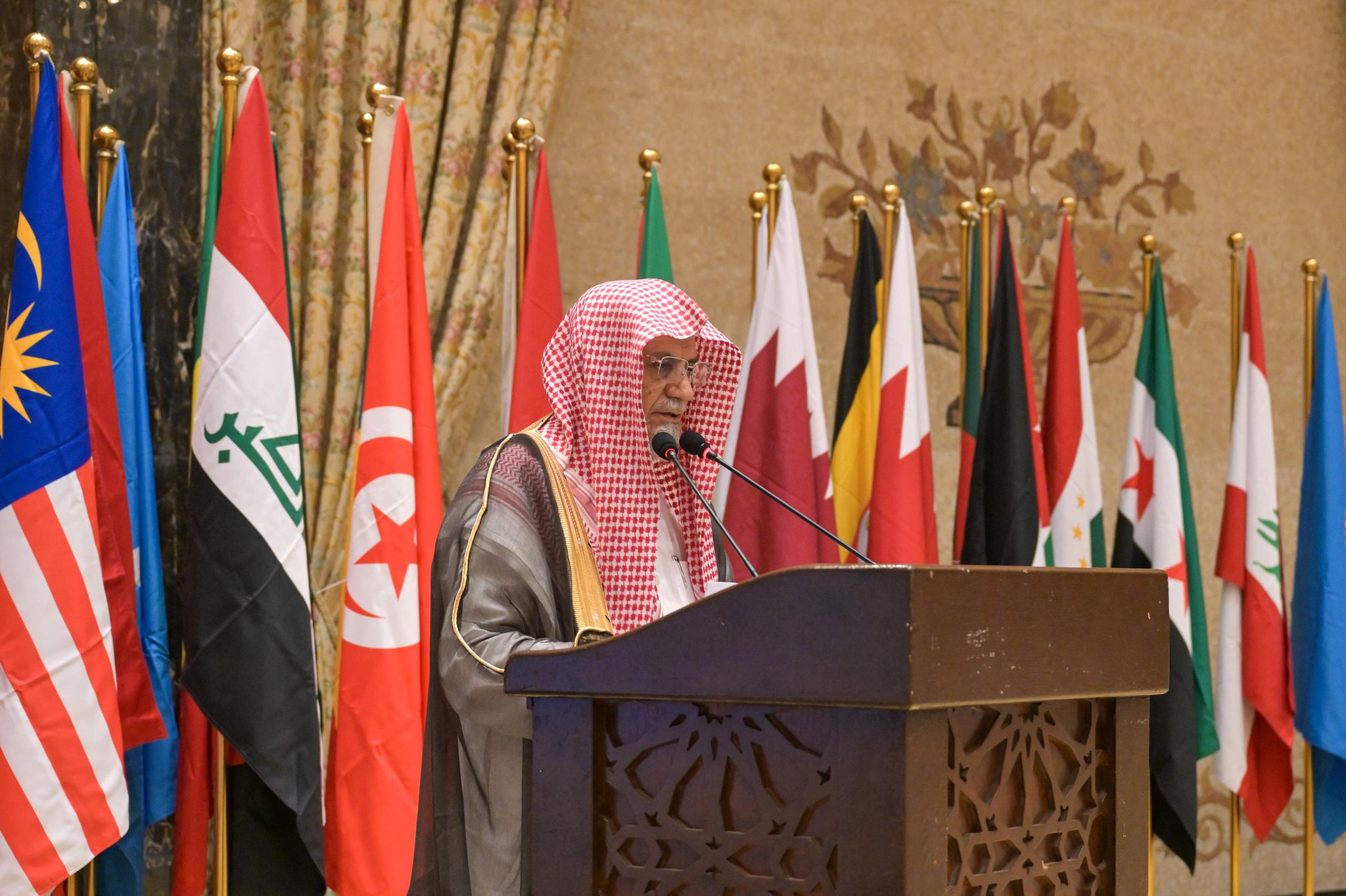 لقطات من مشاركة معالي الأمين العام، رئيس هيئة علماء المسلمين، الشيخ د.⁧‫محمد العيسى‬⁩ ‬⁩، بصفته ضيف الشرف، في افتتاح ندوة "دَور القيادات الدينية في مواجهة العنف ضد المرأة"