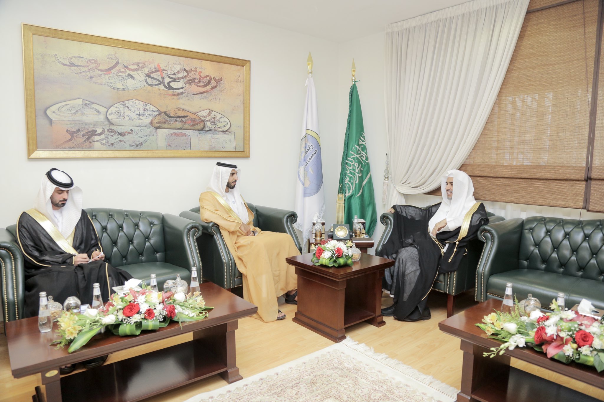 Le Secrétaire Général de la Ligue Islamique Mondiale, D. Mohamed Al-Issa recevant aujourd’hui, à son bureau, l’Ambassadeur des Émirats Arabes Unis, cheikh Shakhboot Bin Nahyan Al Nahyan pour traiter de sujets d’intérêt commun.