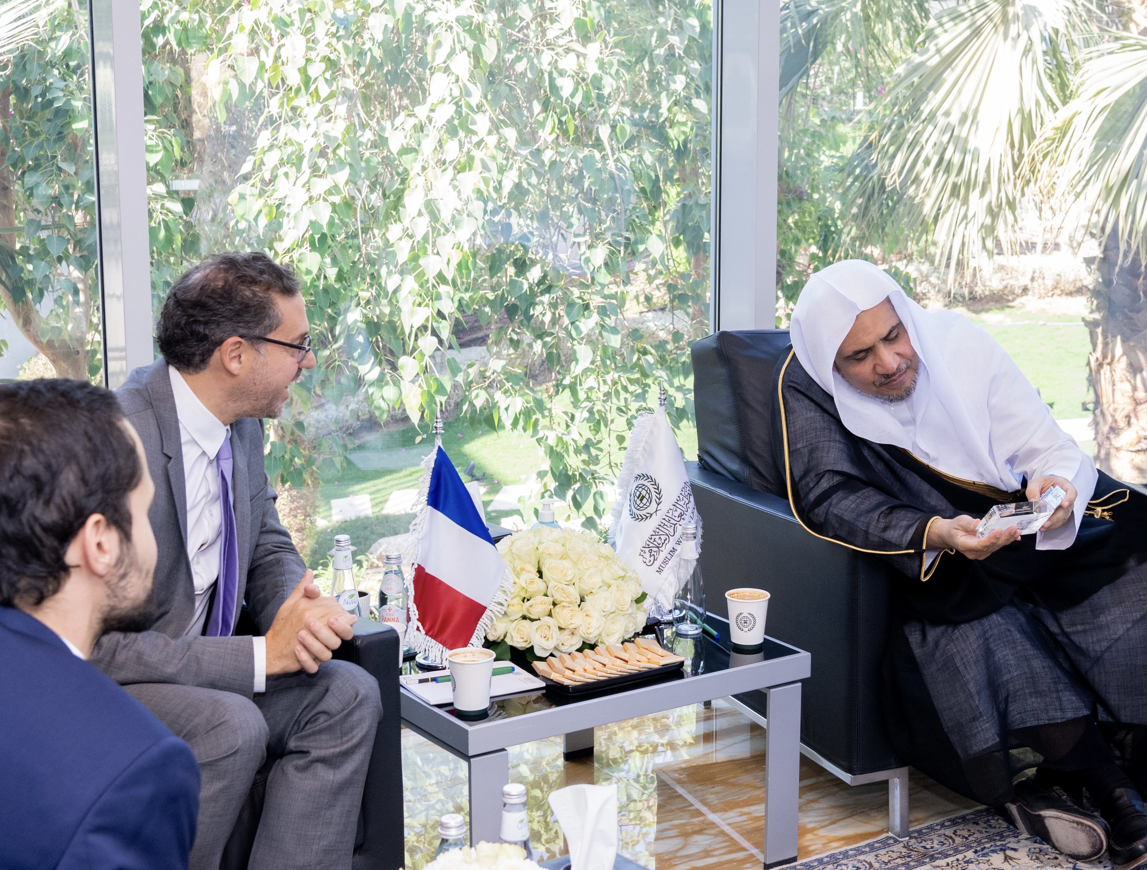 عزت مآب شیخ ڈکٹر محمد العیسی نے آج بحیرۂ روم کے لئے فرانس کے سفیر جناب کریم املال سے ملاقات کی