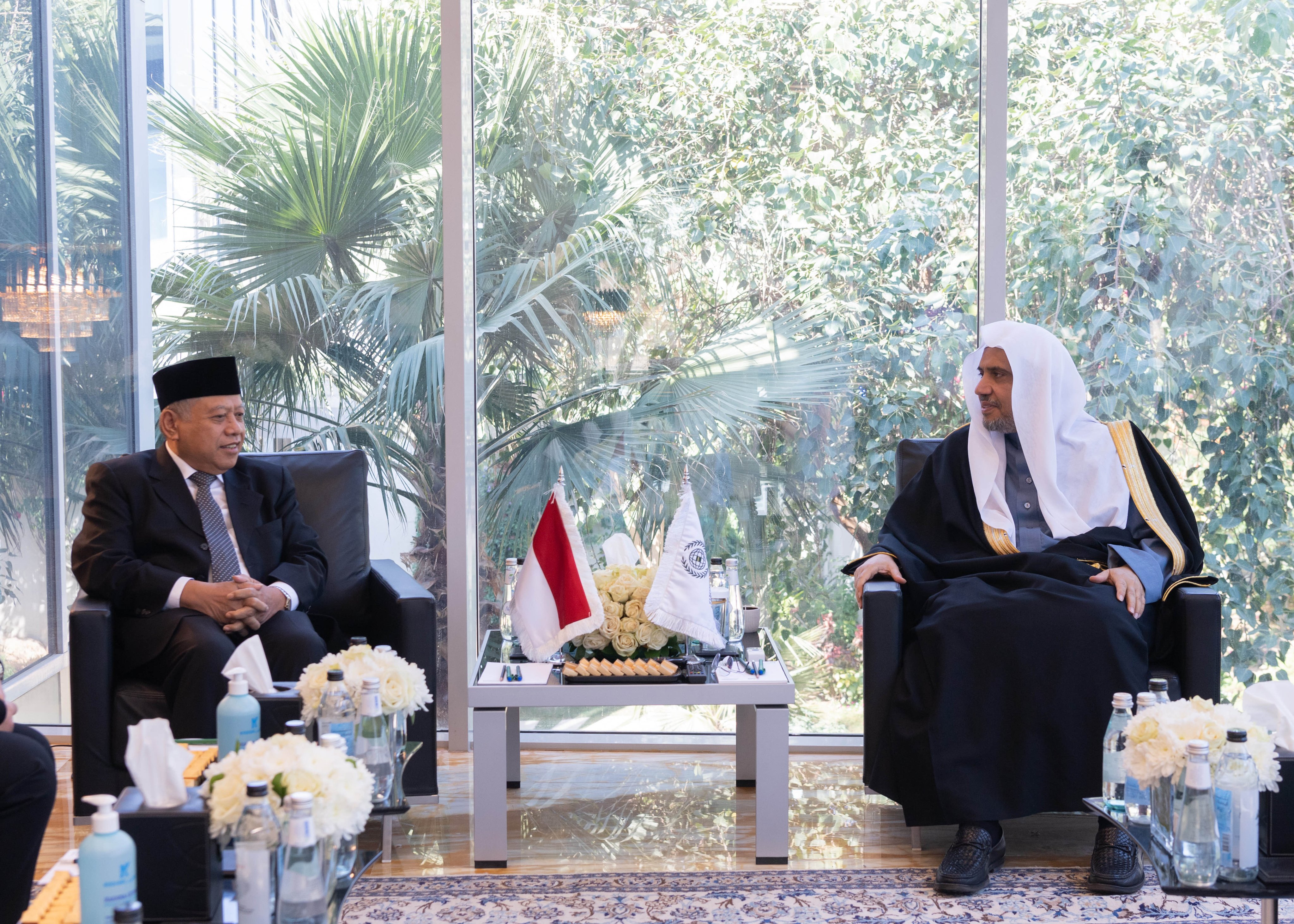 Siang hari ini, Yang Mulia Syekh Dr. Mohammed AlIssa bertemu dengan Yang Mulia Duta Besar Republik Indonesia di Kerajaan Arab Saudi, Dr. Abdulaziz Ahmad
