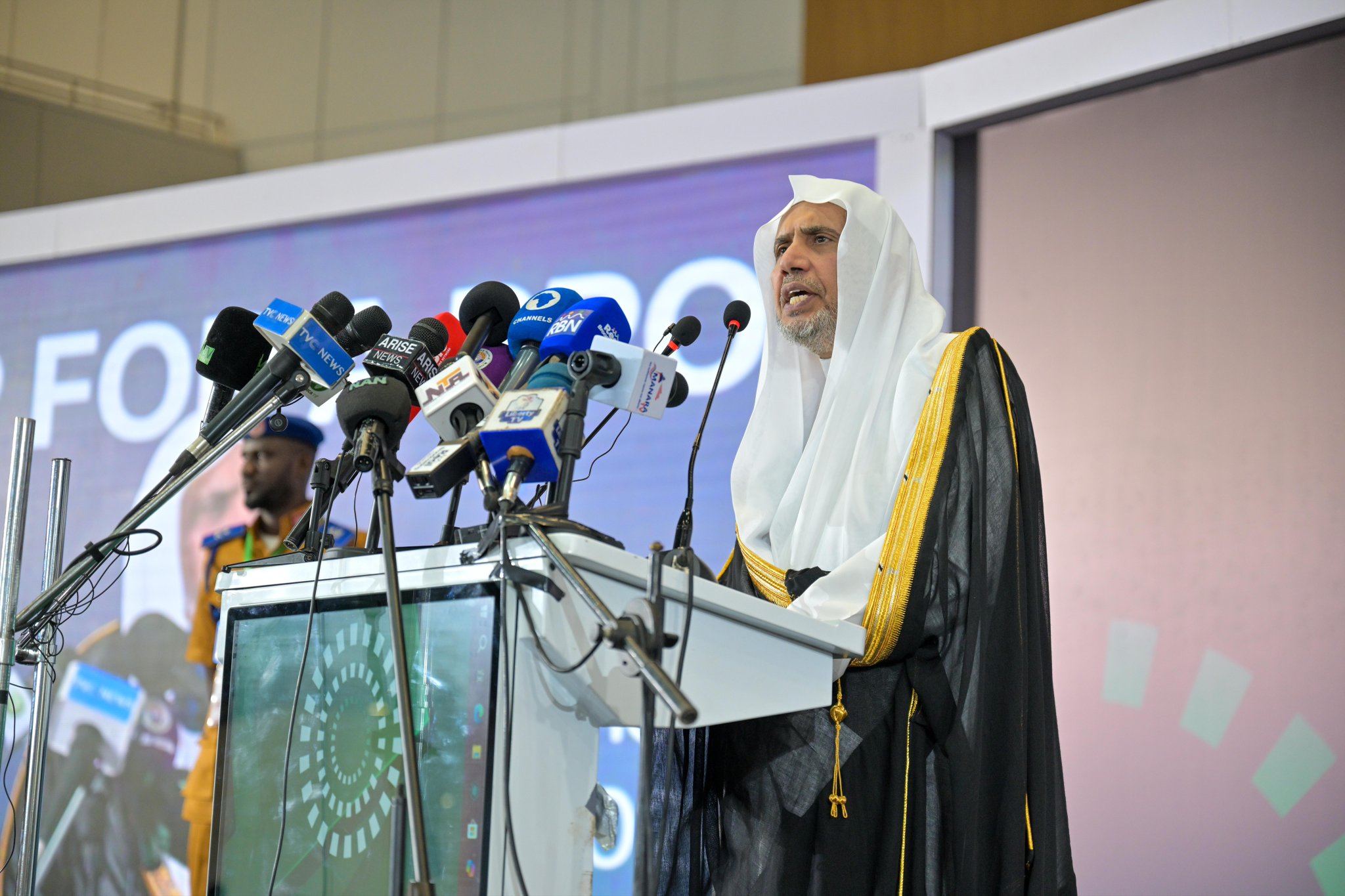 Foto-foto dari Konferensi Internasional yang diselenggarakan—pada malam ini—di ibu kota Nigeria, "Abuja", di bawah naungan Yang Mulia Presiden, serta partisipasi Yang Mulia Syekh Dr. Mohammed Al-Issa