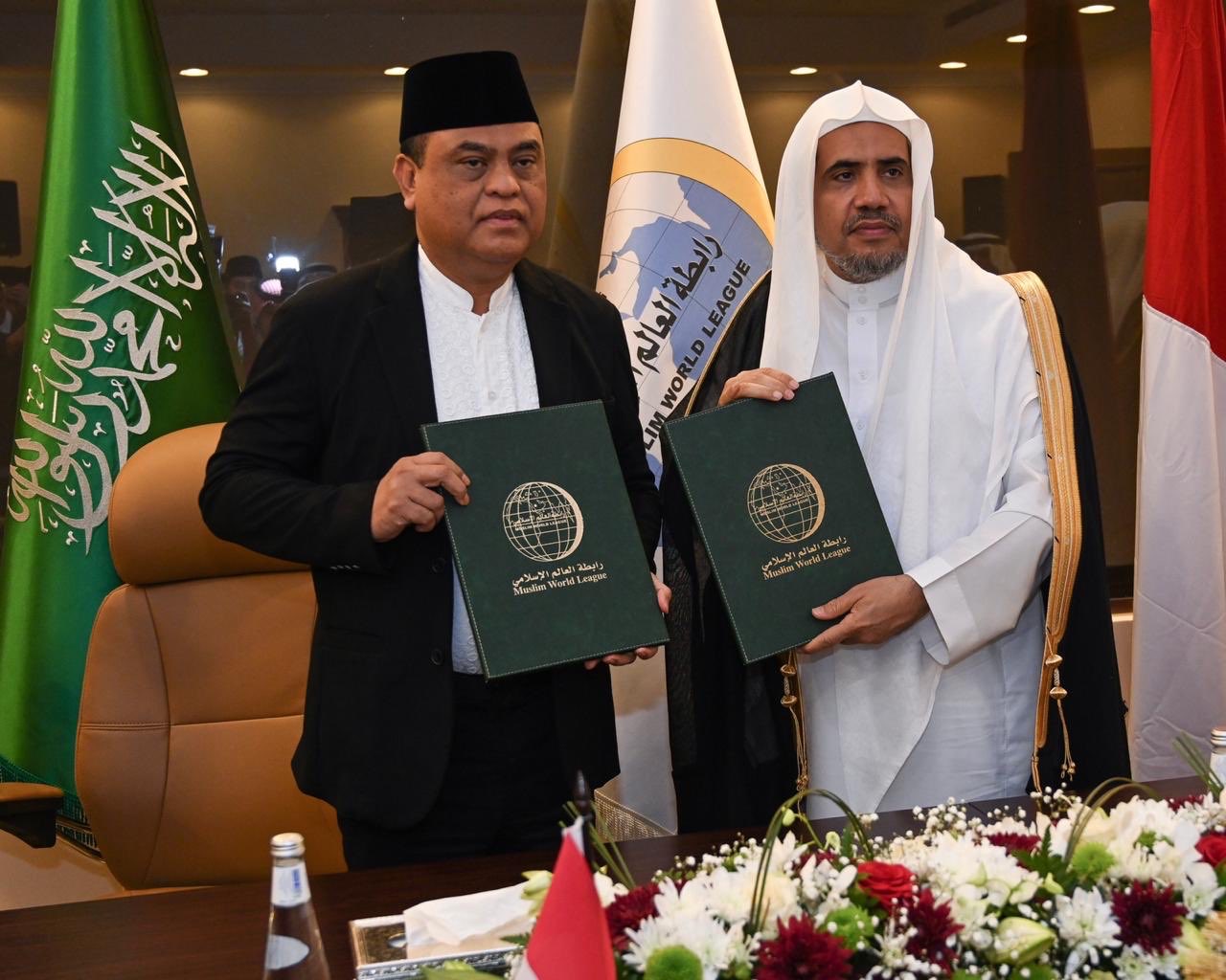 Le Gouvernement indonésien demande à la Ligue Islamique Mondiale de créer « un musée sur la vie du Prophète et la civilisation islamique ». L’accord a été signé à Jeddah entre le D.Mohammad Alissa et le Ministre indonésien des affaires civiles.