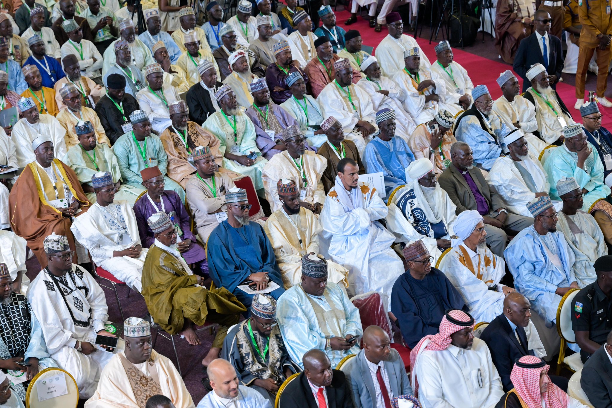 Foto-foto dari Konferensi Internasional yang diselenggarakan—pada malam ini—di ibu kota Nigeria, "Abuja", di bawah naungan Yang Mulia Presiden, serta partisipasi Yang Mulia Syekh Dr. Mohammed Al-Issa