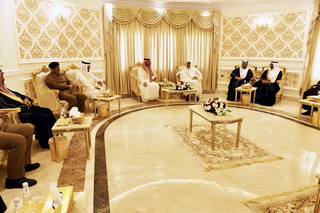صاحب السمو الملكي الأمير عبد الله بن بندر بن عبد العزيز نائب أمير منطقة ⁧مكة المكرمة⁩ يزور معالي أمين عام ⁧رابطة العالم الإسلامي⁩ عضو ⁧هيئة كبار العلماء⁩ الشيخ الدكتور محمد بن عبد الكريم العيسى في منزله بمكة المكرمة؛ مهنئاً بعيد الفطر المبارك.