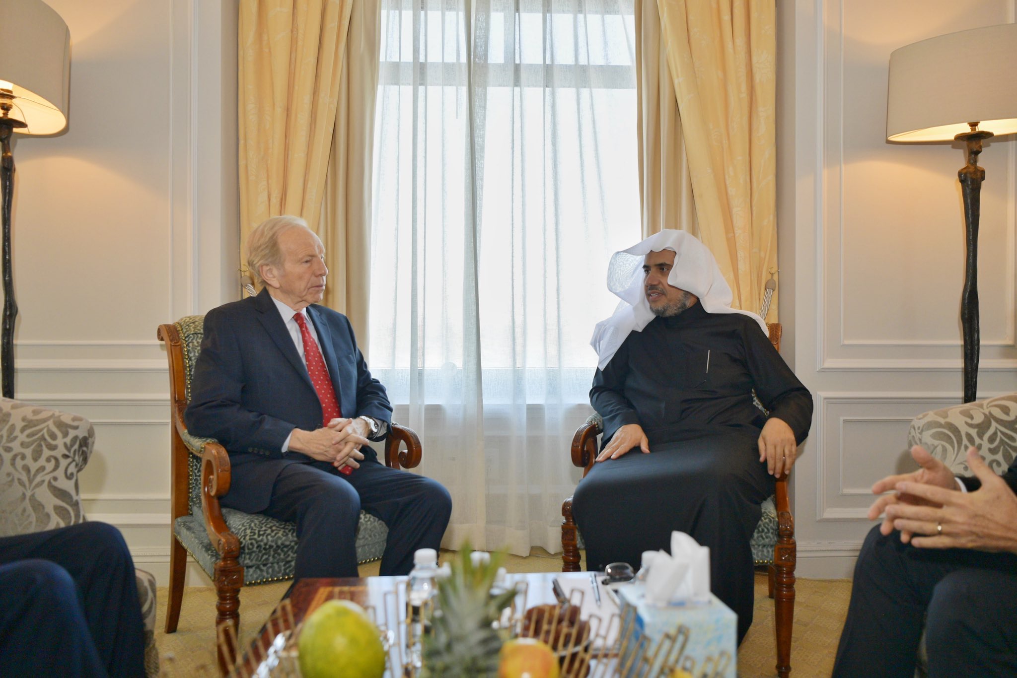 عزت مآب شیخ ڈاکٹر محمد العیسی نے دورہ امریکہ میں اپنی رہائش گاہ پرسینٹ کی قومی سلامتی کمیٹی کے سابق صدرسینیٹر جوزف_لیبرمن کا استقبال کیا