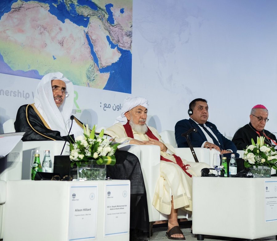 Le Secrétaire général de la Ligue Islamique Mondiale, D. Mohammad Alissa comme principal intervenant durant le sommet "Les dialogues nationaux " tenu aujourd’hui à Abu Dhabi