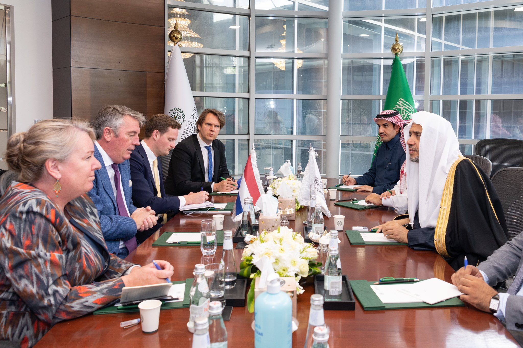 Sekretaris Jenderal LMD, Ketua Asosiasi Ulama Muslim, Syekh Dr.Mhmd Alissa menerima Duta Besar Belanda untuk Kerajaan Arab Saudi & Duta Besar Belanda untuk Afganistan, di kantornya di Riyadh. 