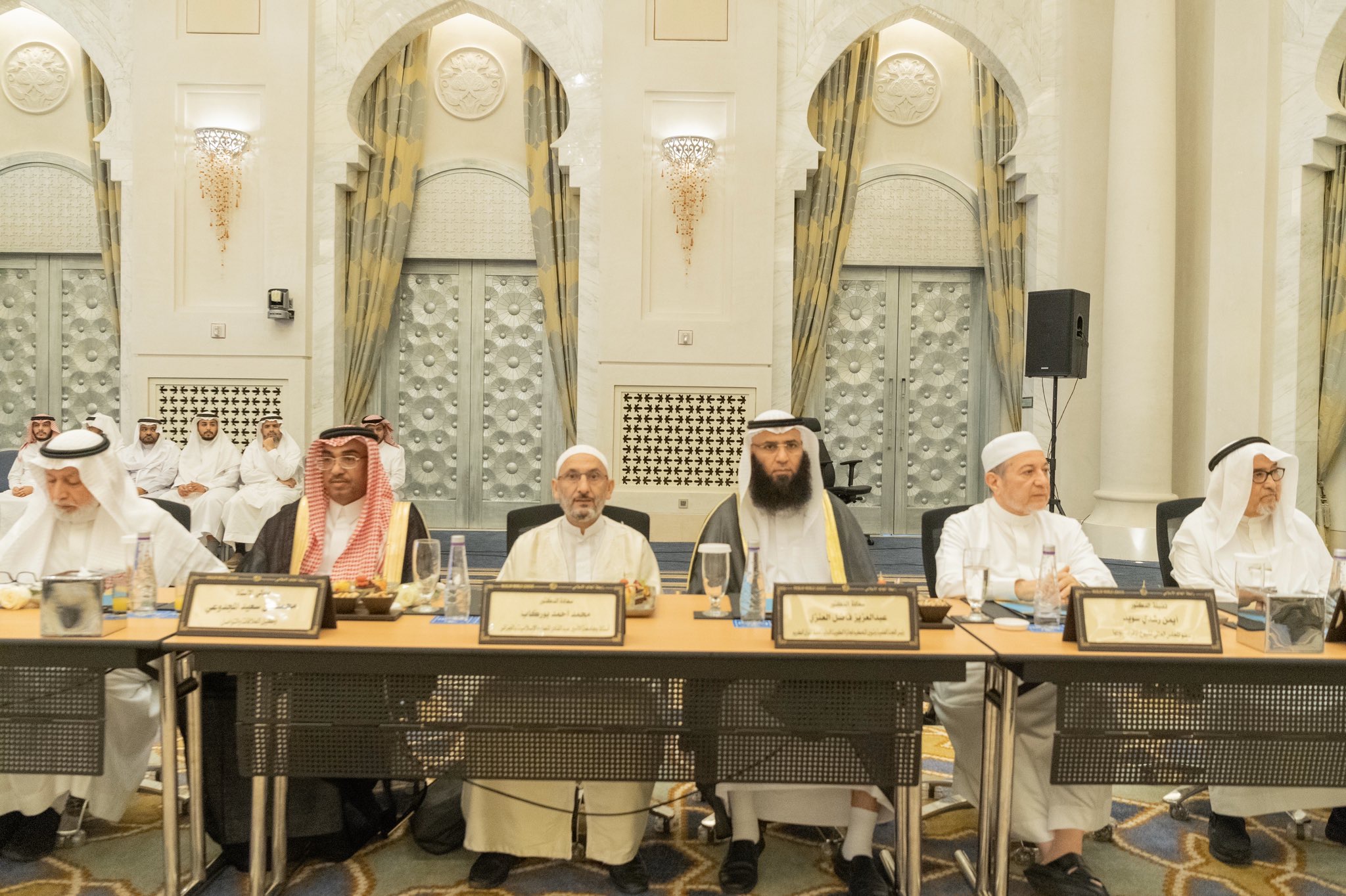 ‏معالي الشيخ د. ⁧‫محمد العيسى‬⁩ يفتتح مساء اليوم أعمال ندوة "خدمة الوحيين" التي تنظمها ⁧‫رابطة العالم الإسلامي‬⁩ مع هيئتها العالمية للكتاب والسنة في ⁧‫مكة المكرمة