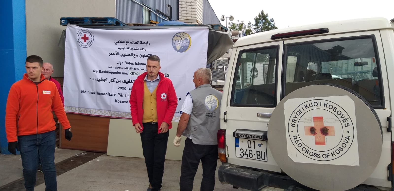 رابطہ عالم اسلامی کی طرف سے کوسوو میں ریڈ کراس کے تعاون کے ساتھ غذائی سامان کی تقسیم