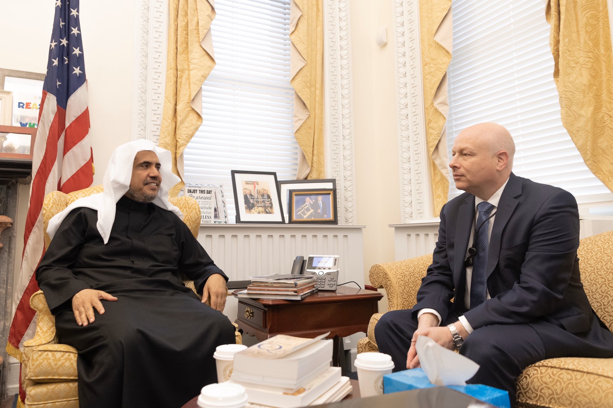 التقى معالي الشيخ د.⁧‫محمد العيسى‬⁩ بمستشار البيت الأبيض الأمريكي السيد جيسون غرينبلات في مقر البيت الأبيض