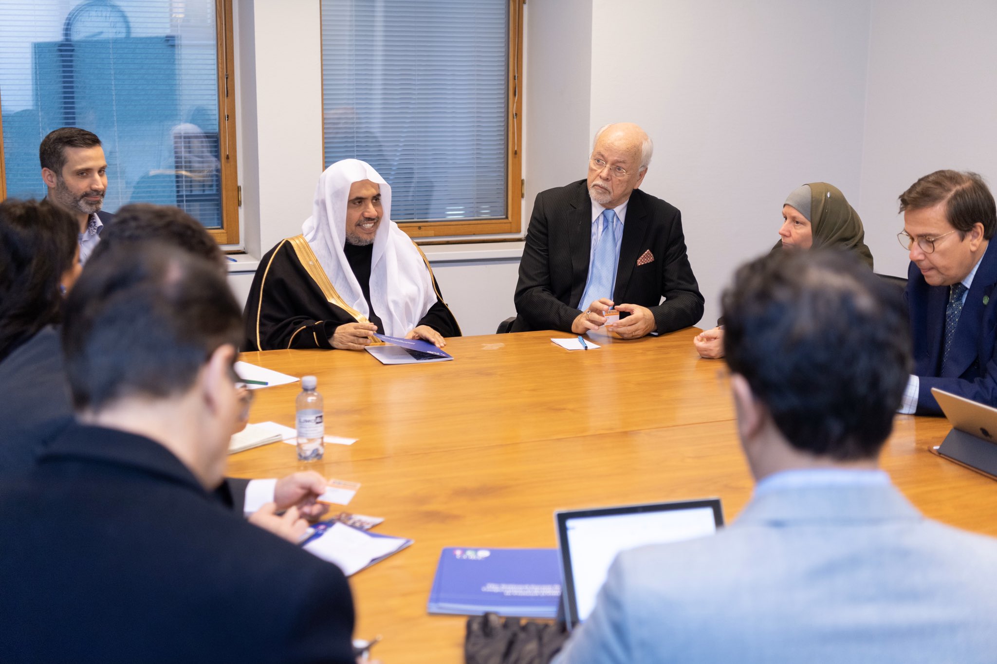 شيخ ڈاکٹر محمد العیسی نے ہلسنکی میں، قومی فورم برائے بین المذاہب اور ثقافتی تعاون فنلینڈ کے صدر اور ممبران کے ساتھ ایک اجلاس میں شرکت کی