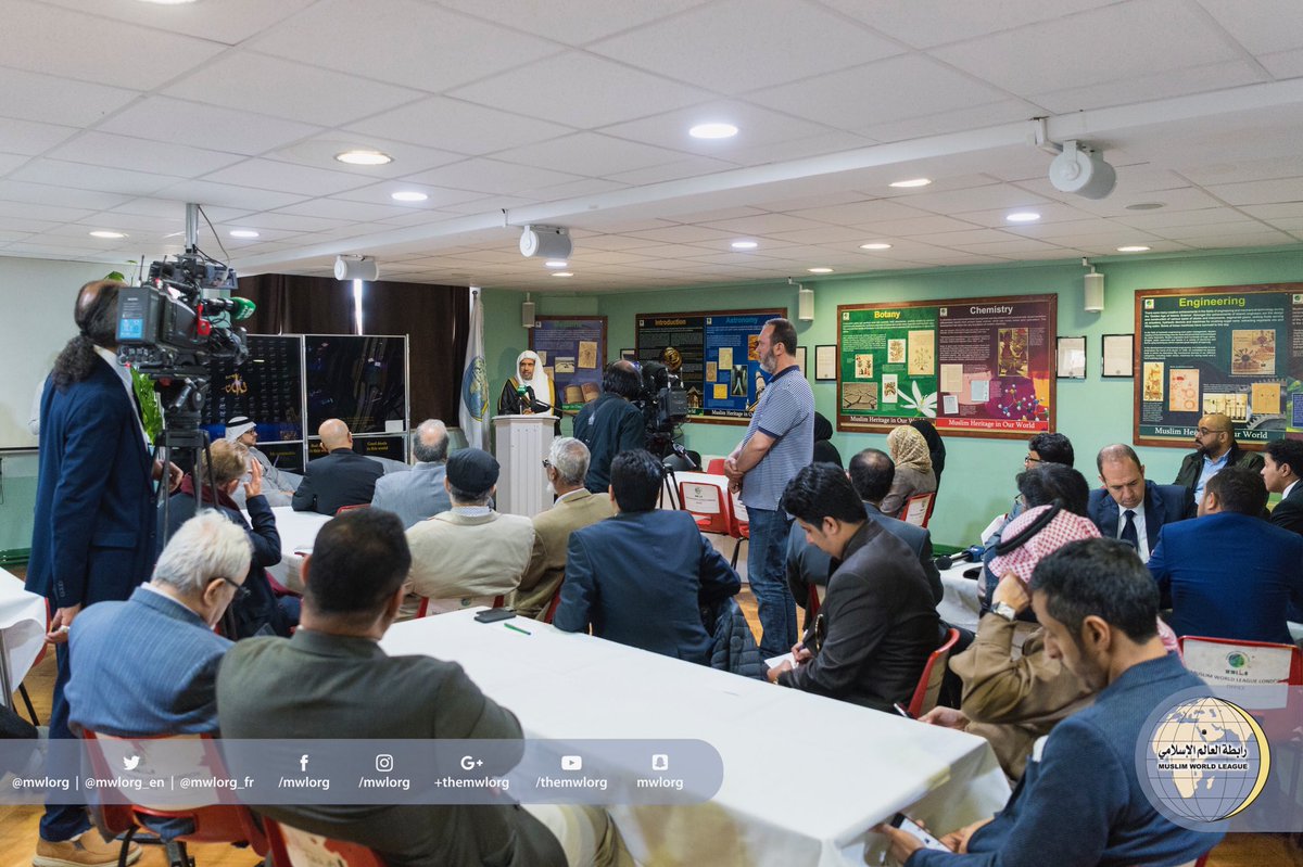 Le Secrétaire Général de la LIM s'adressant à Londres aux responsables musulmans parmi les savants, les prêcheurs et les intellectuels