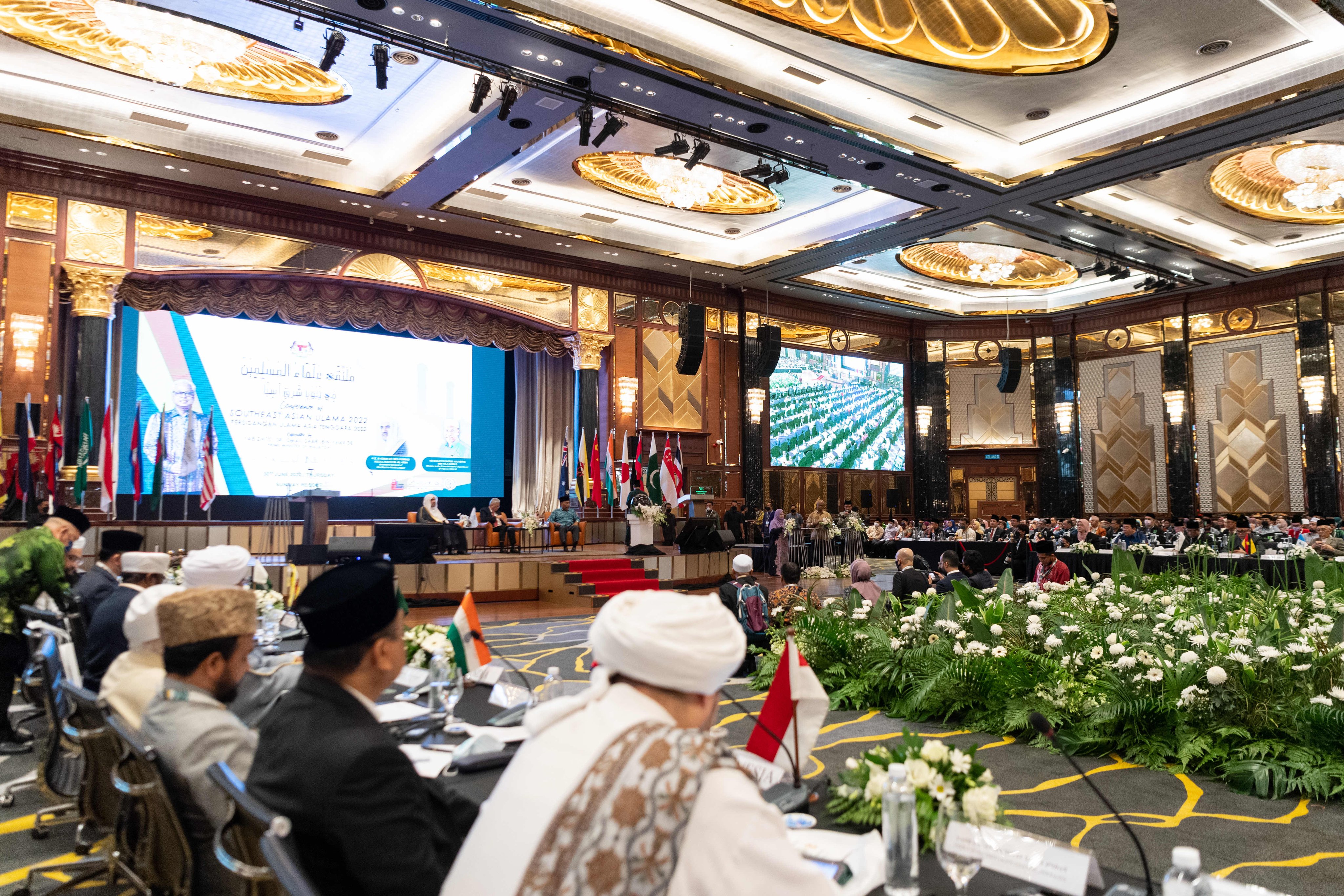 Datoka Idriss ben Ahmed Ministre malaisien des affaires religieuses lors du discours d’accueil des participants au congrès : «Nous remercions la LIM d’avoir choisi la Malaisie comme partenaire stratégique pour ce recevoir ce congrès qui symbolise la coopération et l’union ».