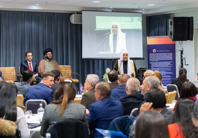 رابطہ عالم اسلامی نے نارڈک کونسل برائے تعلقات عامہ کے تعاون سے نارڈک ممالک سے تعلق رکھنے والی سیاسی شخصیات،  ماہرین تعلیم اور مذہبی رہنماؤں کی انسانی یکجہتی کے فروغ کے لئے اوسلو میں منعقدہ سمپوزیم میں میزبانی کی