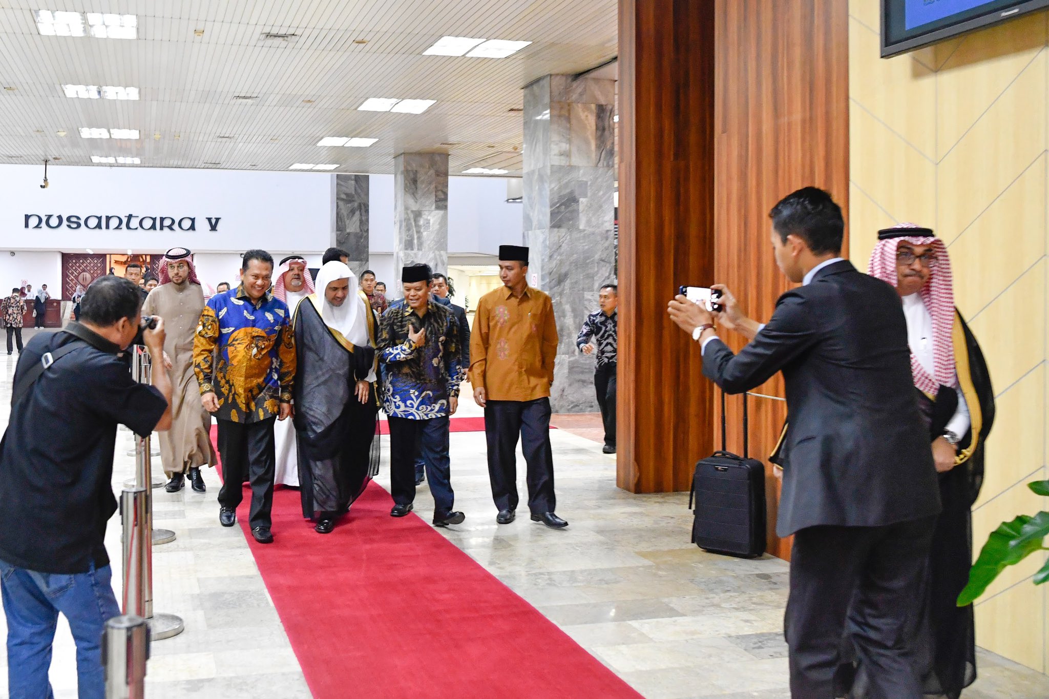 Hier soir : le Conseil indonésien de la « Choura » reçoit MohammadAlissa pour tenir une allocution devant son Président et ses membres.