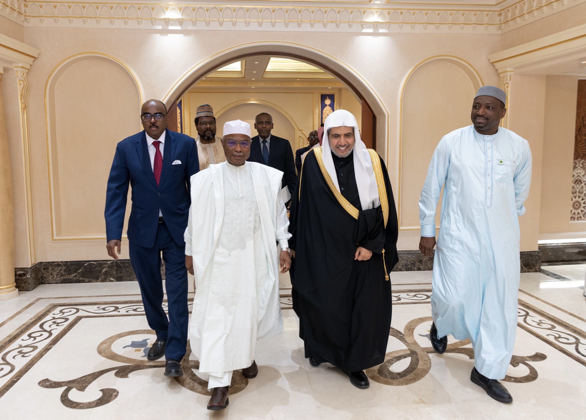 Syekh Dr.  Mhmd Alissa  bertemu dengan Sekjen Organisasi Kerjasama Islam, Tuan Hissein Brahim Taha, yang didampingi oleh Sekretaris Akademi Fiqh Islam Internasional OKI, Prof. Dr. Koutoub Sano, di kantornya di Makkah. Mereka membahas sejumlah topik yang menjadi kepentingan bersama.
