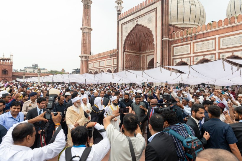 Yang Mulia Sekjen LMD, Ketua Asosiasi Ulama Muslim, Syekh Dr.Mohammad Al-issa , menjadi imam & khatib di Masjid Agung di ibu kota India, New Delhi.