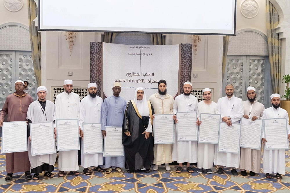 بیش از 5500 نفر از بانوان و آقایان  حافظ قرآن کریم ، كه از طریق "پایگاه قرائت الکترونیکی" و "مؤسسات قرآنی" وابسته به سازمان همبستگی جهان اسلام ، دارای سند جواز قرائت متصل به پیامبر گرامی ما (ص) هستند در، 78 کشور اسلامی  و به ویژه کشورهای رده اقلیت پراکنده