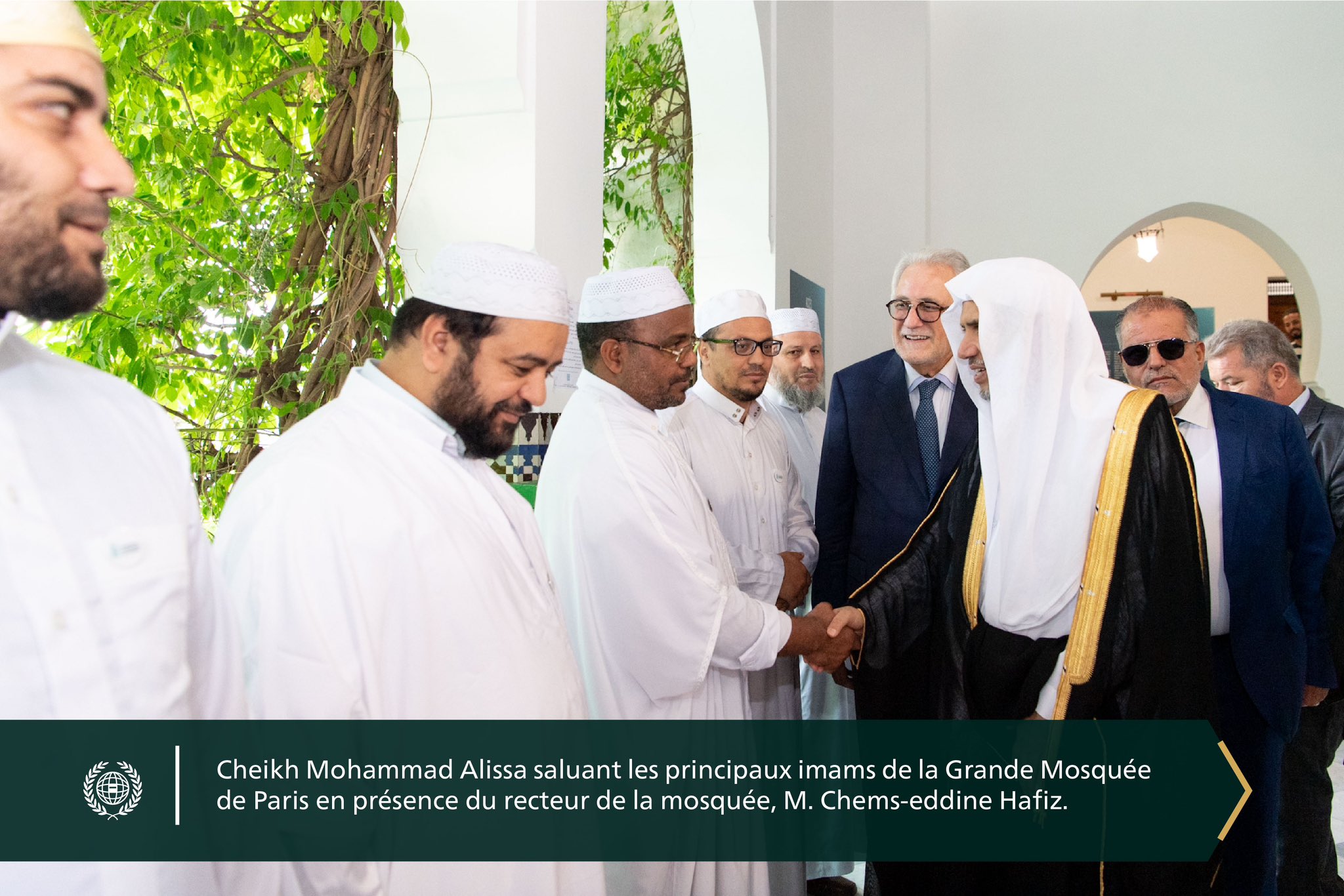 cheikh  Mohammad Alissa pour une rencontre avec de nombreux penseurs français, en tant qu'invité d'honneur pour la remise du prix international de la Mosquée pour les travaux scientifiques.