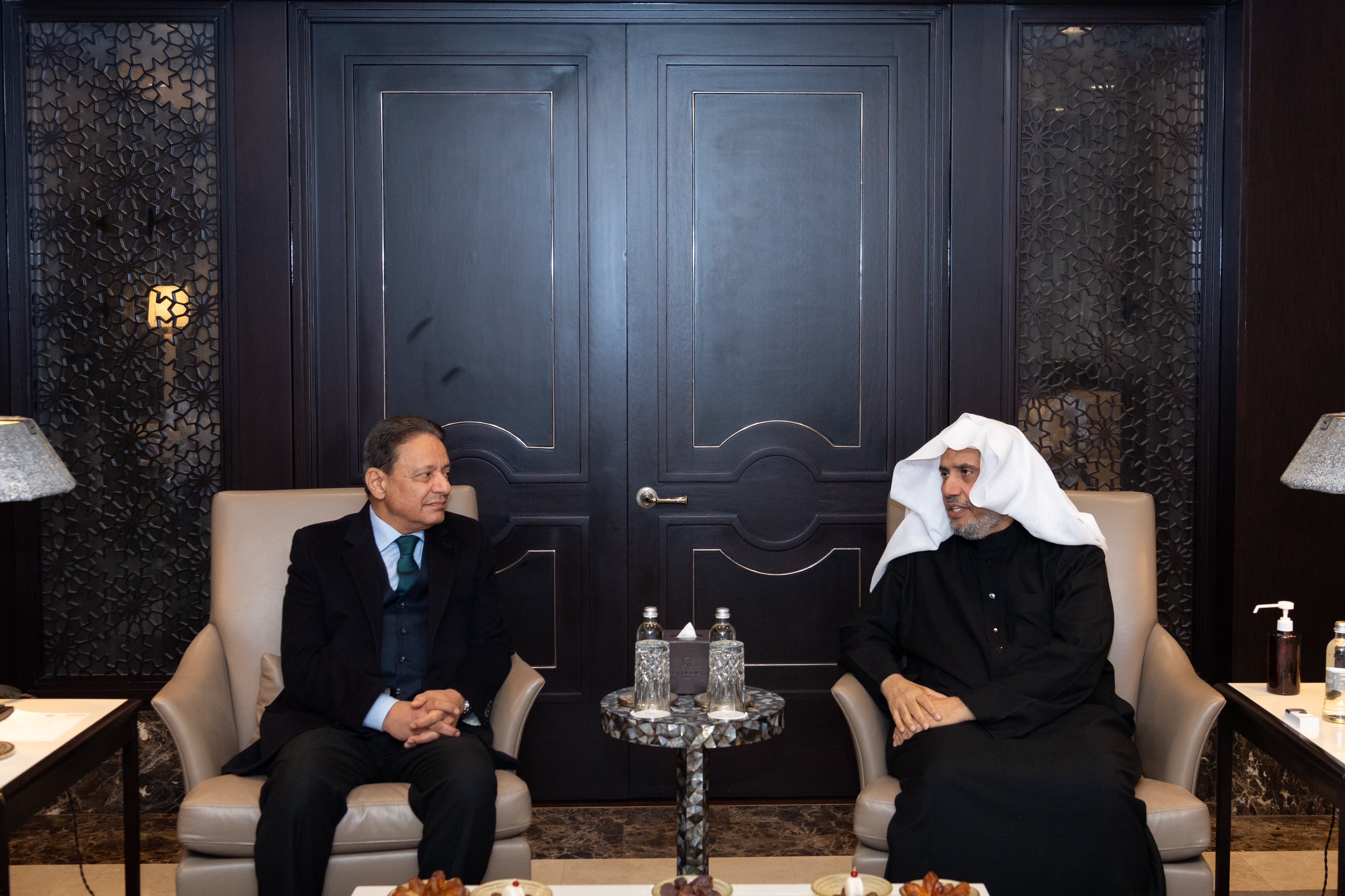 Yang Mulia Sekretaris Jenderal LMD, Syekh Dr.  Mohammed Al-issa  bertemu dengan Yang Mulia Ketua Dewan Tertinggi Regulasi Media di Republik Arab Mesir, Tuan Karam Gabr