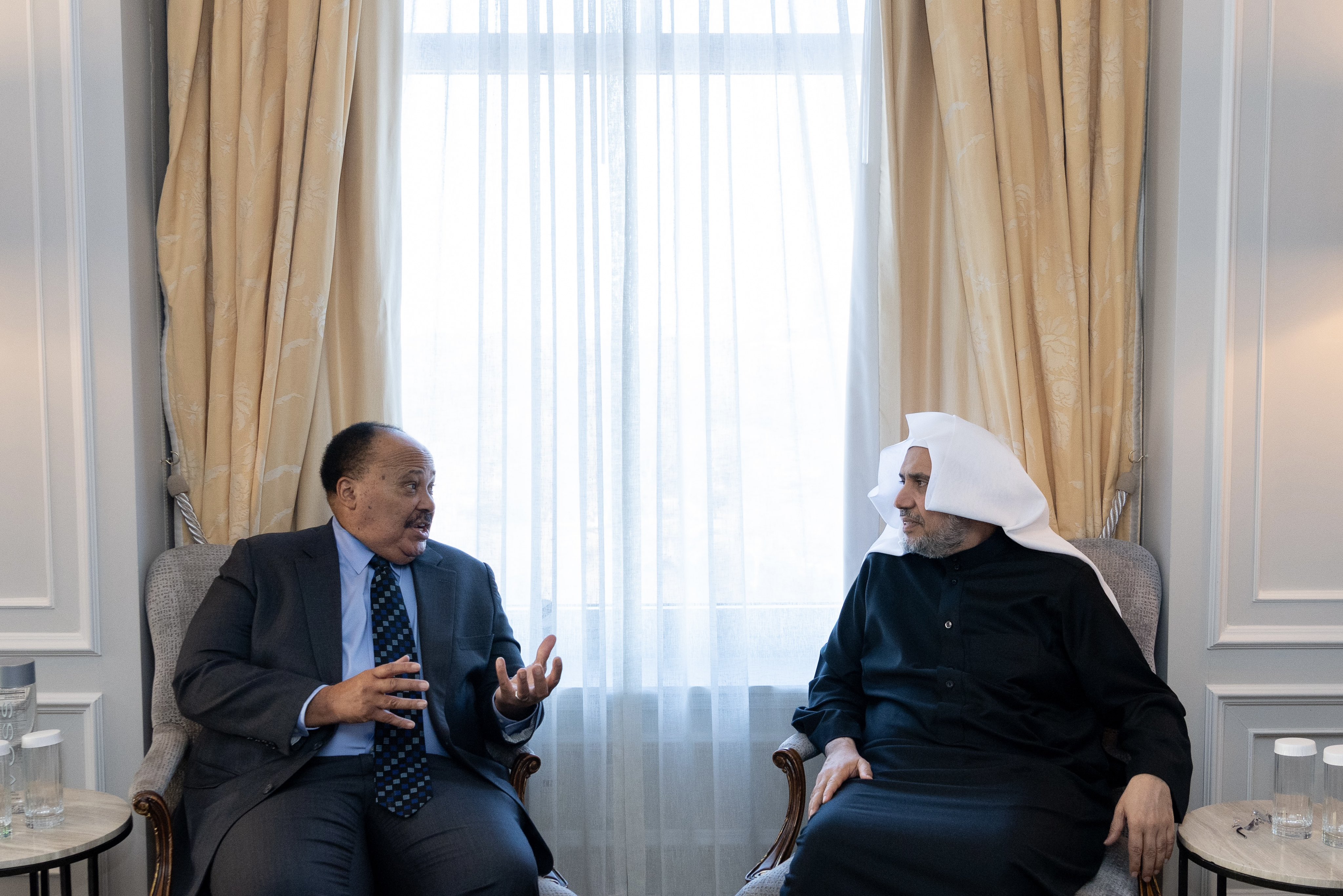 Yang Mulia Sekretaris Jenderal LMD, Ketua Asosiasi Ulama Muslim, Syekh Dr.Mohammed Al-issa  , menerima di kediamannya di New York, Tuan Martin Luther King III