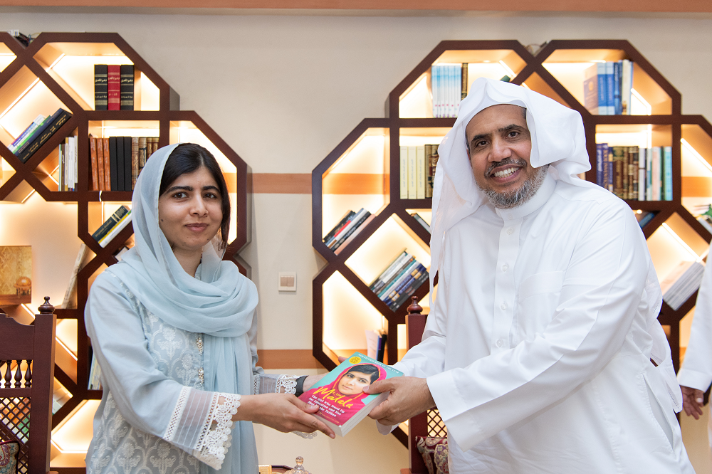 Mohammad Alissa a reçu Malala Yousafzai la plus jeune lauréate du prix Nobel de la paix, défenseure de l'éducation des filles.