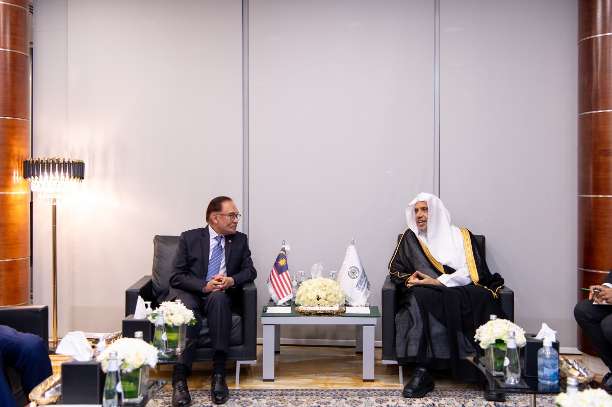 Yang Mulia Perdana Menteri Malaysia, Tuan Anwar Ibrahim, mengunjungi kantor Liga Muslim Dunia di Riyadh