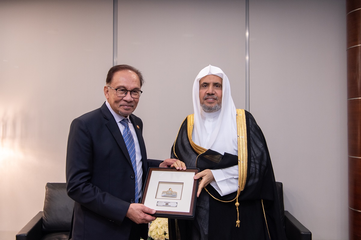 Yang Mulia Perdana Menteri Malaysia, Tuan Anwar Ibrahim, mengunjungi kantor Liga Muslim Dunia di Riyadh