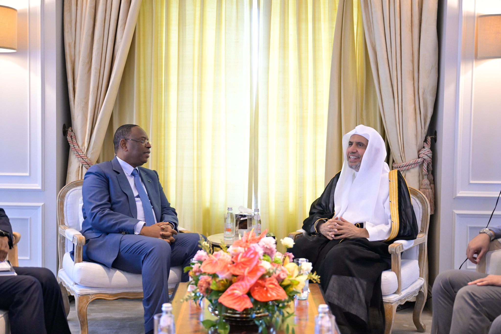 ‏التقى معالي الأمين العام، رئيسُ هيئة علماء المسلمين، فضيلةُ الشيخ د.⁧‫محمد العيسى‬⁩ ‬⁩، "في مقر إقامة فضيلته" بمدينة “نيويورك"، فخامة رئيس جمهورية السنغال السابق، السيد ماكي سال