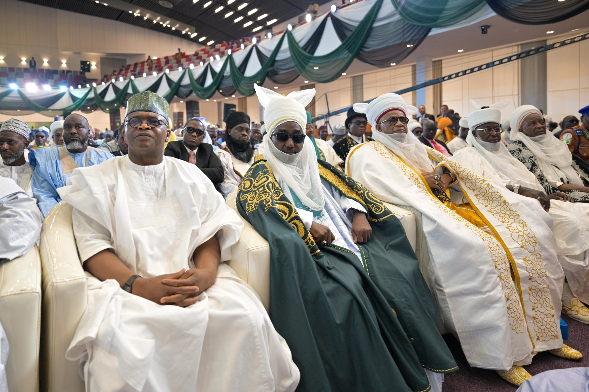Foto-foto dari Konferensi Internasional yang diselenggarakan—pada malam ini—di ibu kota Nigeria, "Abuja", di bawah naungan Yang Mulia Presiden, serta partisipasi Yang Mulia Syekh Dr. Mohammed Al-Issa