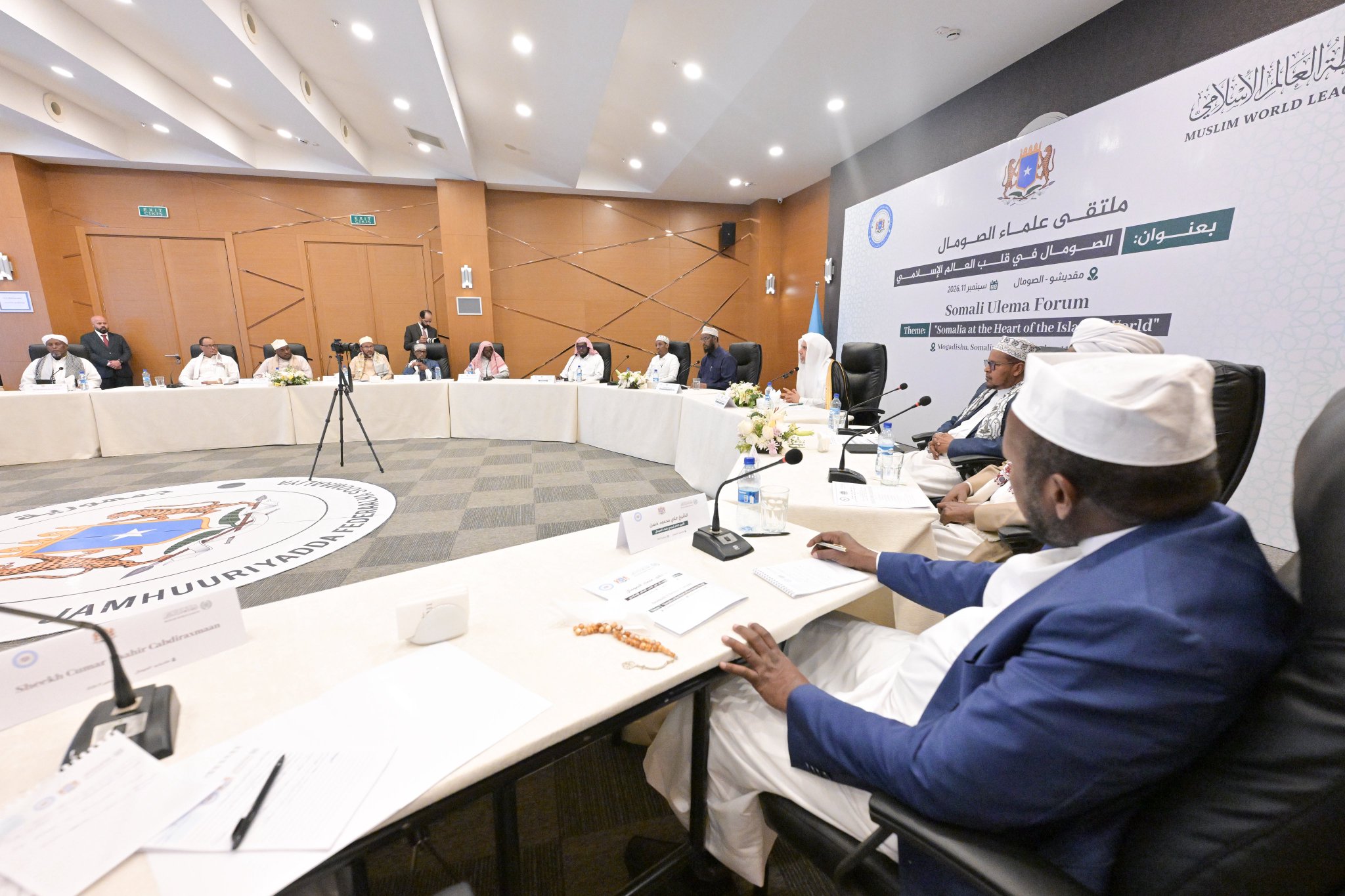 التقى معالي الأمين العام لرابطة العالم الإسلامي، رئيس هيئة علماء المسلمين، فضيلة الشيخ الدكتور محمد بن عبدالكريم العيسى‬⁩ ، بكبار العلماء في الصومال، في لقاءٍ علميٍّ وفكريٍّ حافل