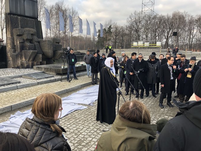 Mohammad Alissa s'est adressé aux dirigeants musulmans et aux représentants juifs de l’AJCGlobal devant le monument international du musée d'Auschwitz, en qualifiant les atrocités produites de «crime contre l'humanité».