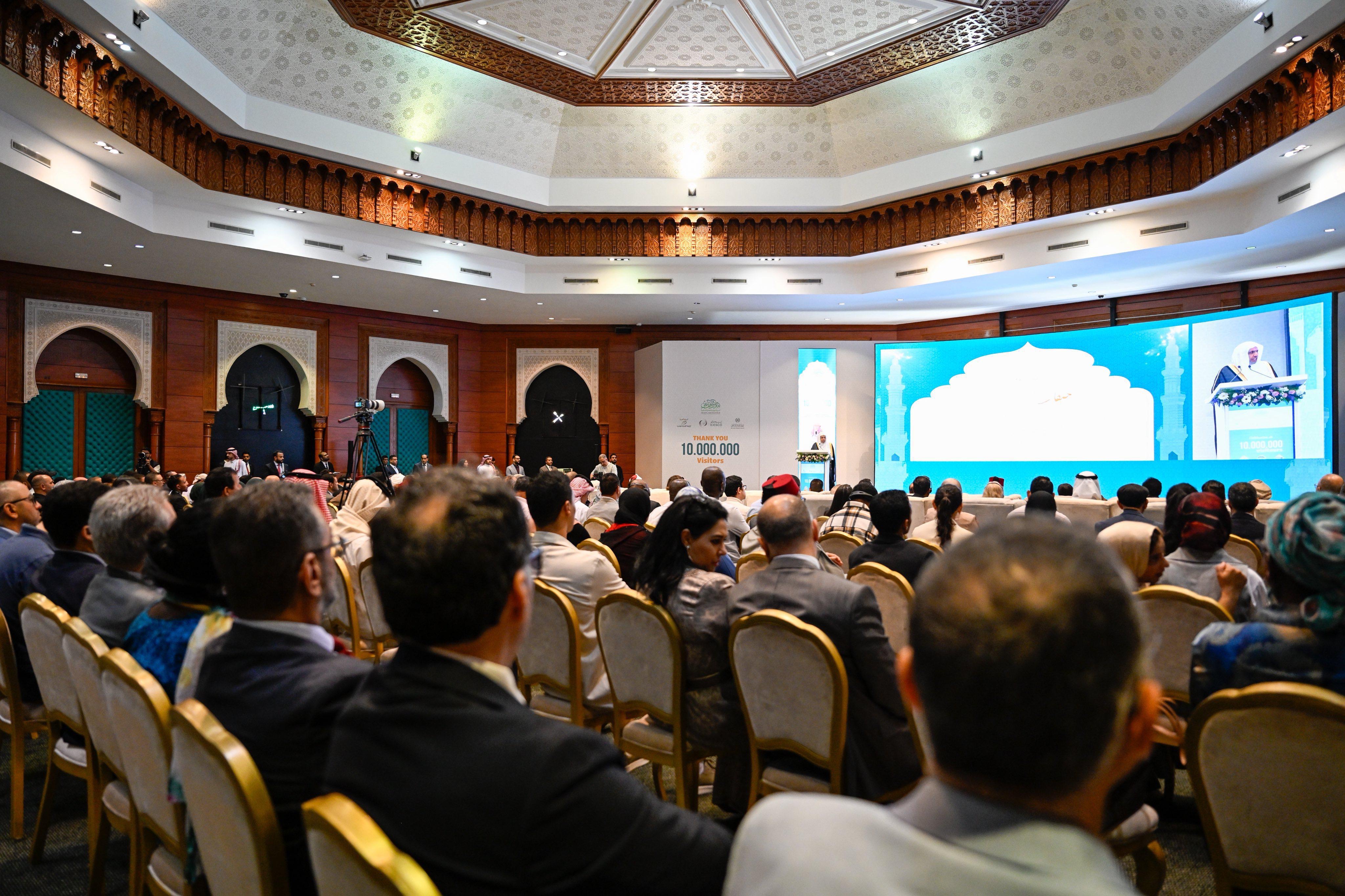الأمينُ العام لرابطة العالم الإسلامي يشهدُ احتفاليةَ بلوغ عشرةِ ملايين زائرٍ في فرع متحف السيرة النبوية بالرباط