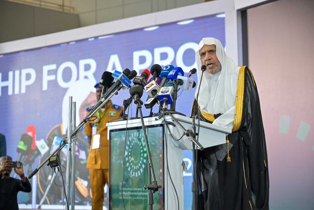 Dr. Al-Issa Meluncurkan Inisiatif Liga Muslim Dunia untuk Perdamaian Sosial di Afrika Barat