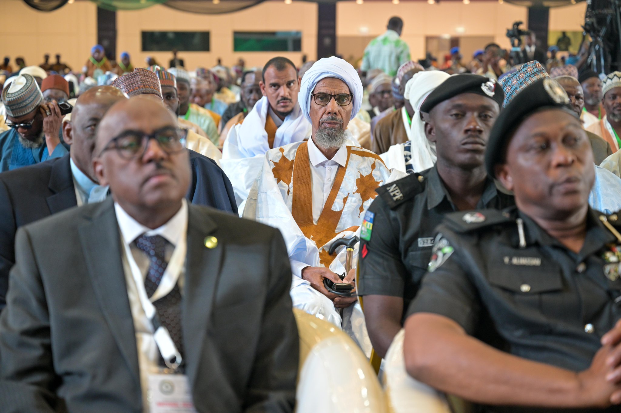 Foto-foto dari Konferensi Internasional yang diselenggarakan—pada malam ini—di ibu kota Nigeria, "Abuja", di bawah naungan Yang Mulia Presiden, serta partisipasi Yang Mulia Syekh Dr. Mohammed Al-Issa