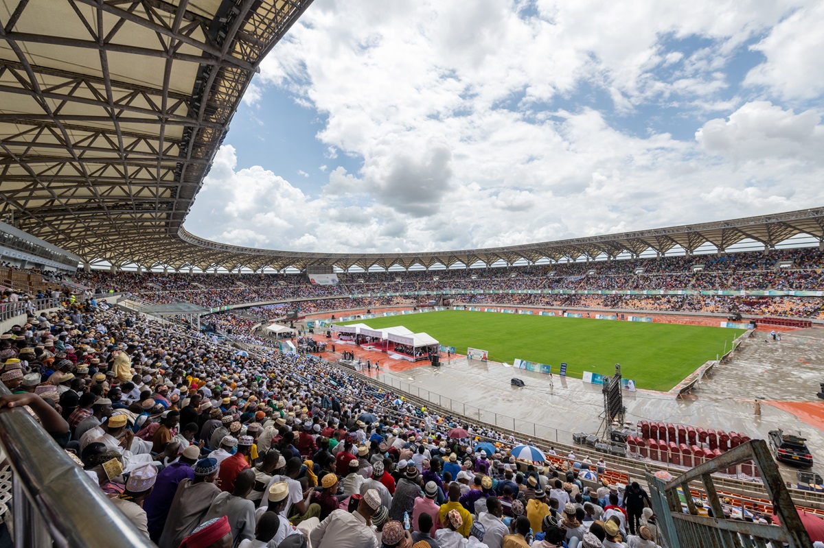 La mayor reunión coránica en el continente africano para honrar a todas las que han aprendido el Santo Corán. África es testigo de iniciativas coránicas históricas lanzadas por la LigadelMundoIslamico en presencia del Secretario General