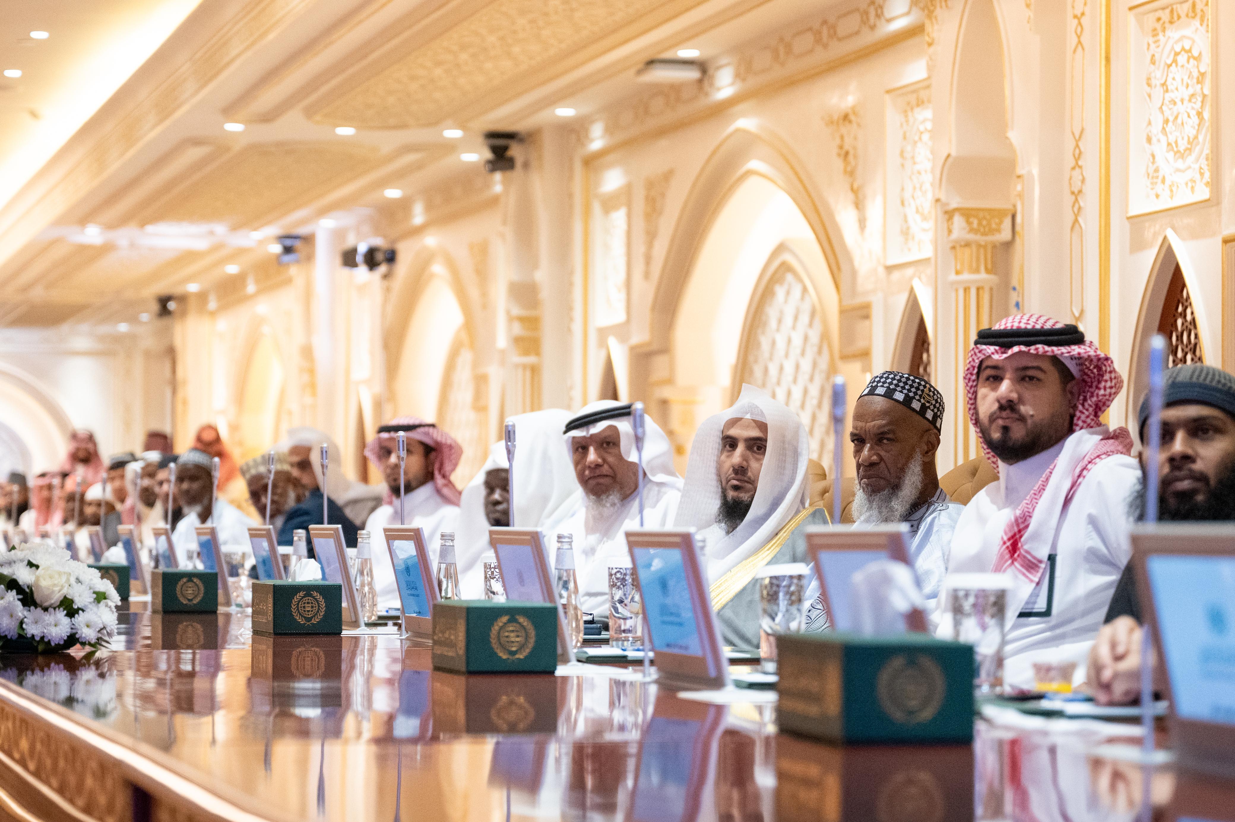 لقطاتٌ من افتتاح معالي الأمين العام رئيس هيئة علماء المسلمين الشيخ د. محمد العيسى، أعمال:"الملتقى الدولي للإعجاز العلمي في القرآن والسنة"، -بعد ظهر اليوم- بمكة المكرمة، وإطلاق: "موسوعة الرابطة للإعجاز العلمي في القرآن والسنة":