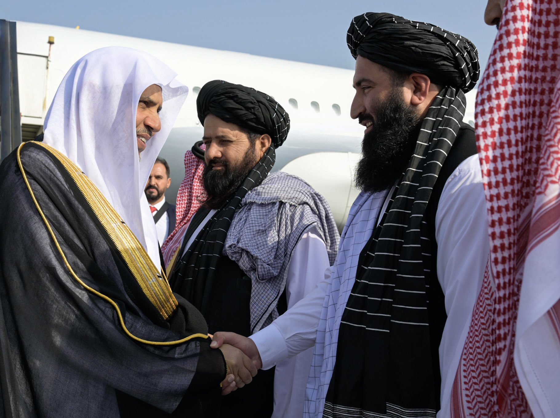  ‏معالي الأمين العام، رئيس هيئة علماء المسلمين، فضيلة الشيخ د.⁧‫محمد العيسى‬⁩‬⁩ يصل العاصمة الأفغانية "كابل" في زيارةٍ رسميّةٍ يلتقي خلالَها كبار القادة الحكوميين والعلماء.  ‏كان في استقبال فضيلته عدد من أصحاب الفضيلة والمعالي كبار الشخصيات الحكومية والعلمائية ومدير عام بعثة منظمة التعاون الإسلامي في كابل.