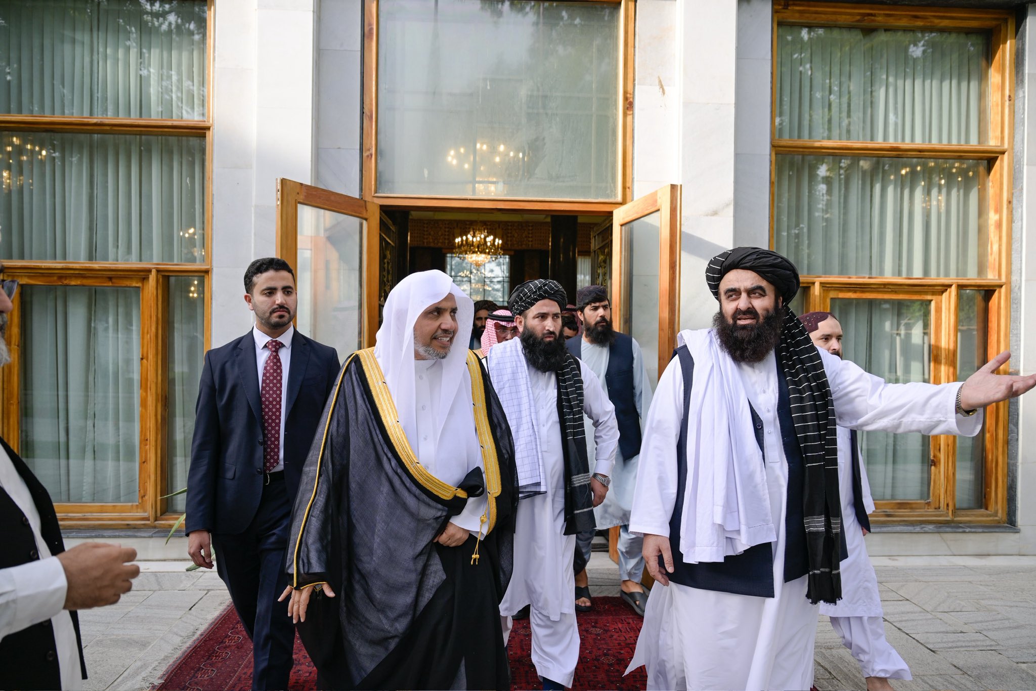 سیکرٹری جنرل رابطہ اور چیئرمین مسلم علماء کونسل، عزت مآب شیخ ڈاکٹر محمد العیسی نے کابل میں  وزیراعظم ہاؤس کے سیکیورٹی کونسل کے مرکزی دفتر میں افغانستان کے وزیر خارجہ، مولوی امیر خان متقی سے ملاقات کی۔