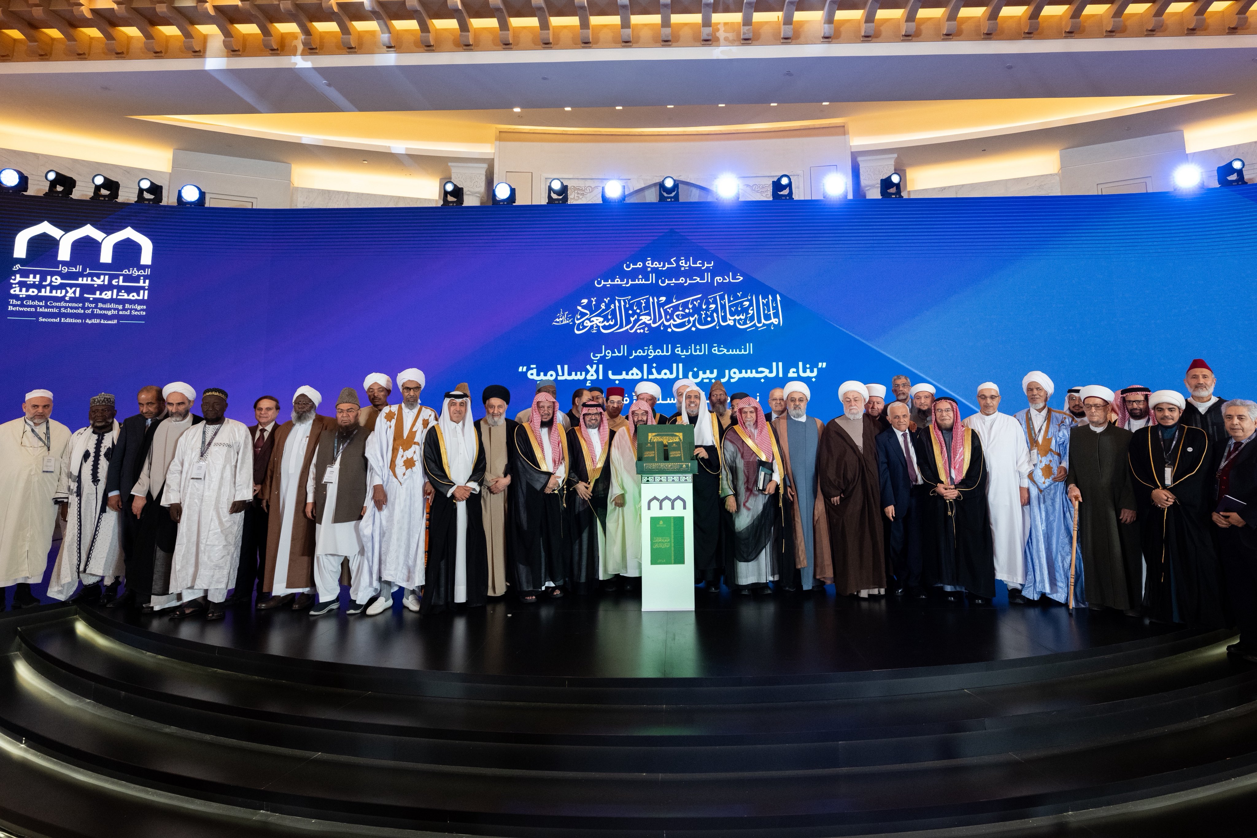 ‏"موسوعةُ المؤتلفِ الفكريِّ الإسلاميِّ": ‏نحو 1800 صفحة، شارك في صياغتها 60 عالمًا شرعيًّا ومفكرًا إسلاميًّا من مختلف المذاهب والمدارس، لتكون مَعلَمًا مُضيئًا في مسيرة وحدة الأمّة